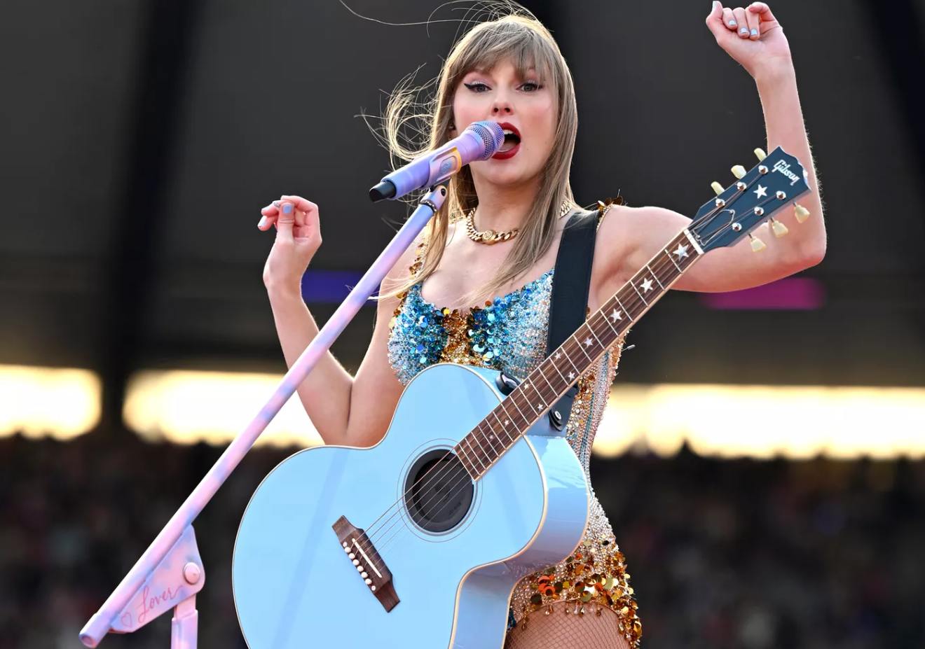 Taylor Swift pauses performance to help distressed fan: ‘I can do this all night’
