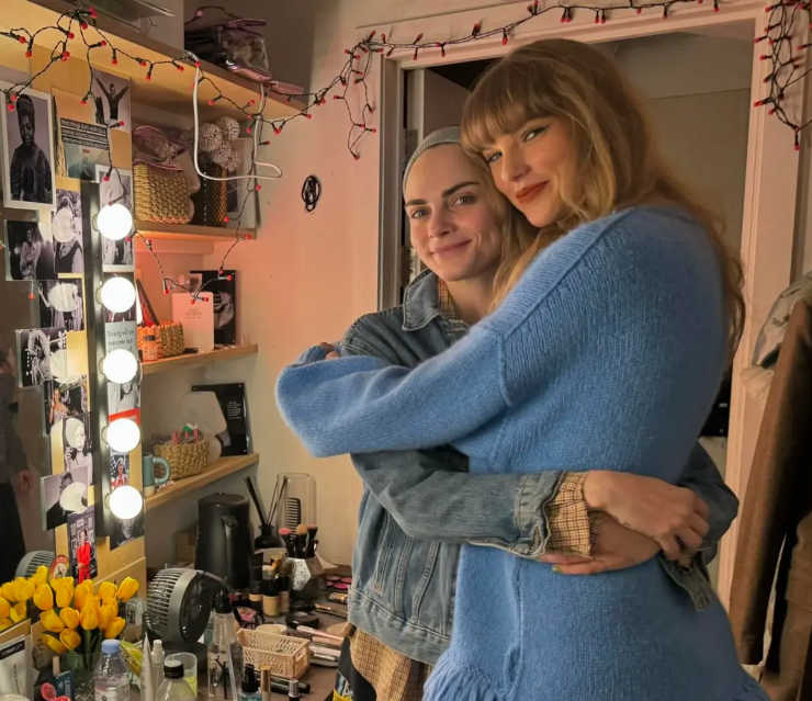 Taylor Swift gets cozy in Stella McCartney for Cara Delevingne’s ‘Cabaret’ show