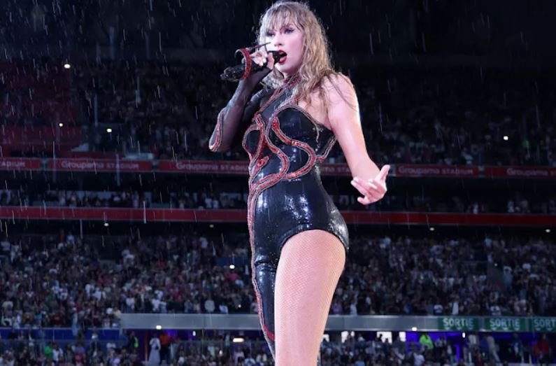 Taylor Swift Calls Fans ‘Champions and Heroes’ for ‘Wildly’ Dancing in the Rain at French Show