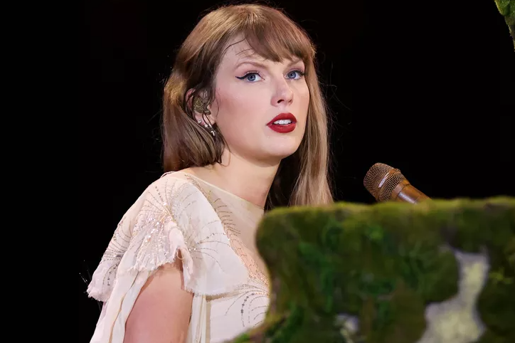 Taylor Swift’s First Draft of ‘My Boy Only Breaks His Favorite Toys’ Has a Heartbreaking Lyric Left Out of Final Version