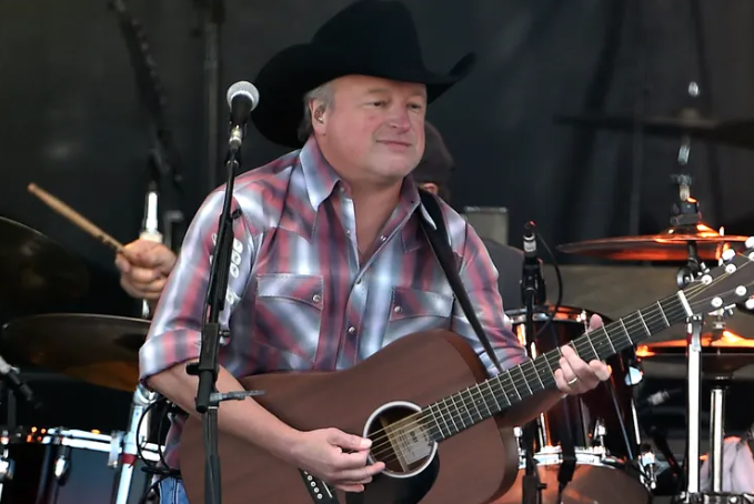 Mark Chesnutt hospitalized before Louisiana show