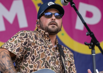 Tyler Farr Hospitalized After Farm Accident