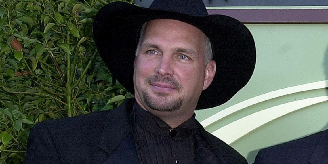 Garth Brooks Had an Unforgettable Grand Ole Opry First Appearance