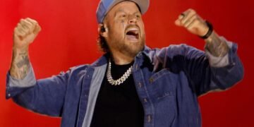 Jelly Roll surprises a devoted fan with a very special gesture