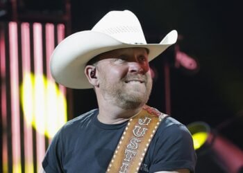 Justin Moore Cancels Shows To Focus On Health