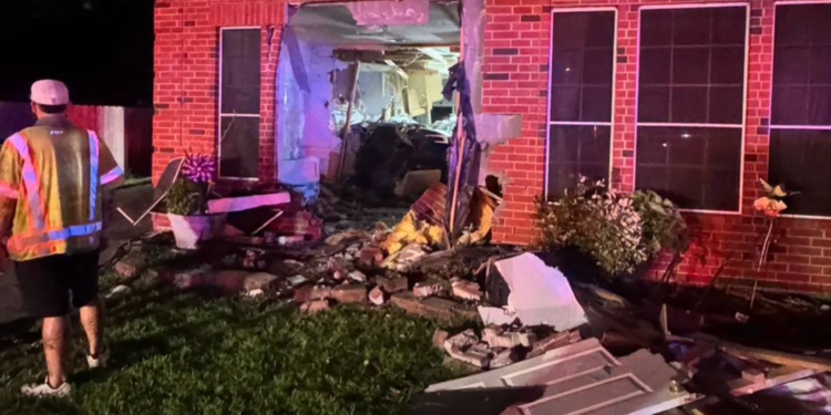 Tesla on Autopilot Crashes Into Texas Home, Killing Woman