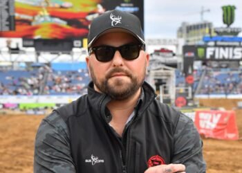 Tyler Farr Hospitalization: Here's What Really Happened