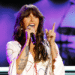 Ella Langley handled a wardrobe malfunction onstage with a fast solution
