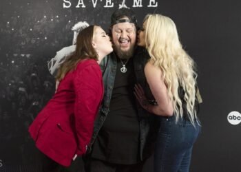 Jelly Roll and Bunnie Xo's daughter suggests there's more to their split