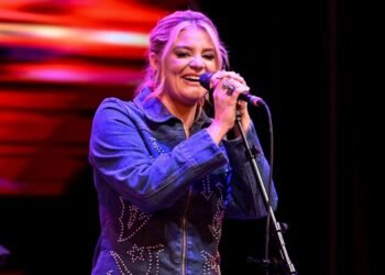 Lauren Alaina shares her thoughts on nursing in public
