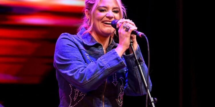 Lauren Alaina shares her thoughts on nursing in public