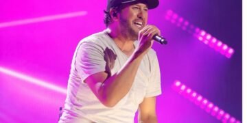 Luke Bryan rewards loyal dancing fan with lifetime concert tickets