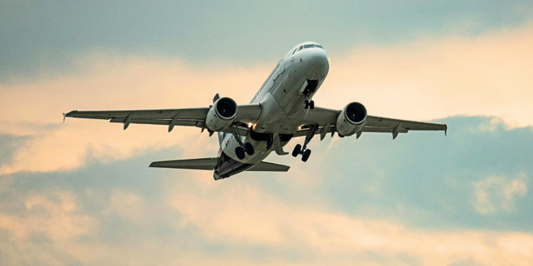 Small plane missing off Pakistan coast, search underway