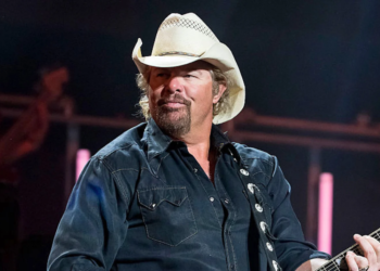 Toby Keith's representatives alert fans about scammers misusing his name