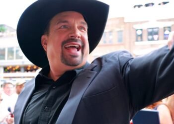 Garth Brooks announces arena tour dates for 2026