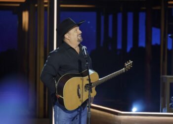 Garth Brooks shares his deep personal connection to Chicago