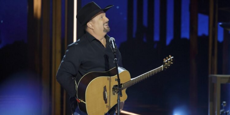 Garth Brooks shares his deep personal connection to Chicago