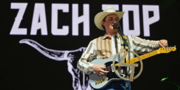 Zach Top nails a stunning rendition of a classic George Strait song