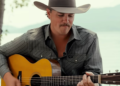 Zach Top teases new single with an acoustic performance